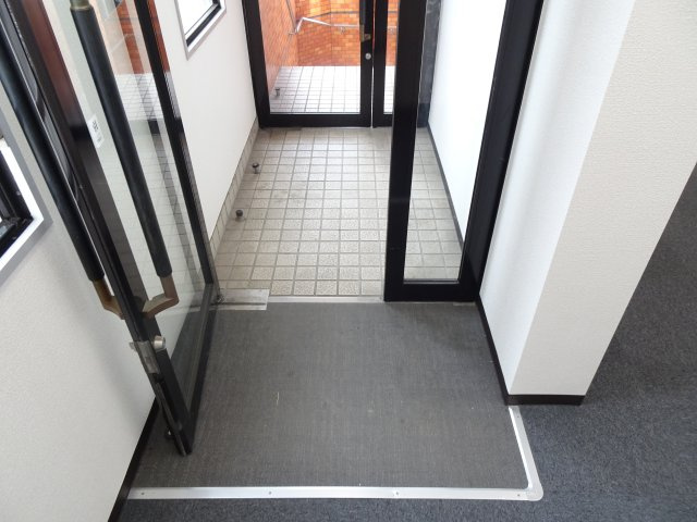 中央タワーズRiho大垣の玄関