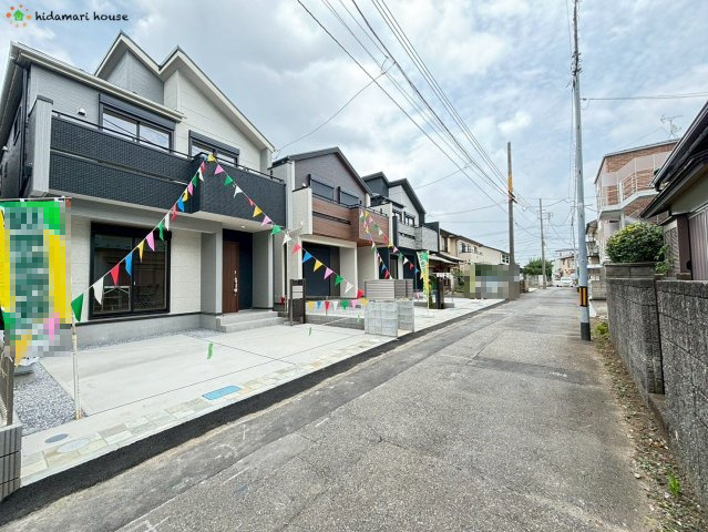 見沼区大和田町2丁目　新築戸建　ブルーミングガーデン02の前面道路含む現地写真