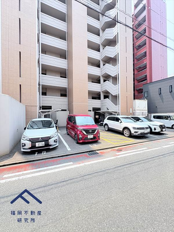 エクレール平尾の駐車場