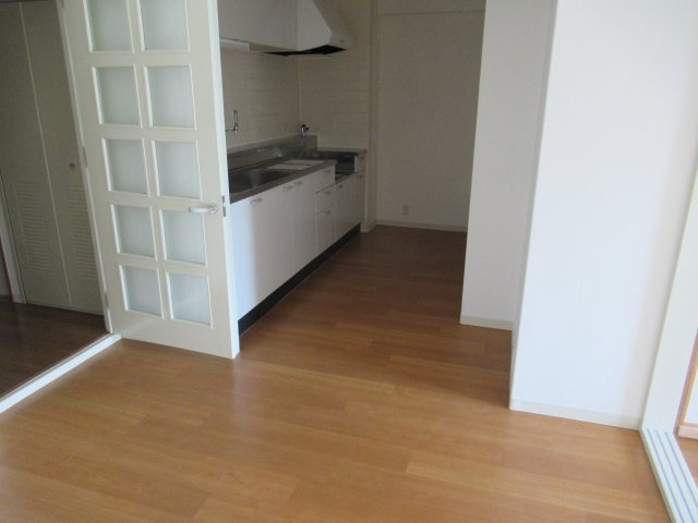 ハーバーランド神戸駅前３ＤＫの居間・リビング|使いやすい居間です