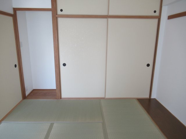 ハーバーランド神戸駅前３ＤＫの和室|明るい和室です