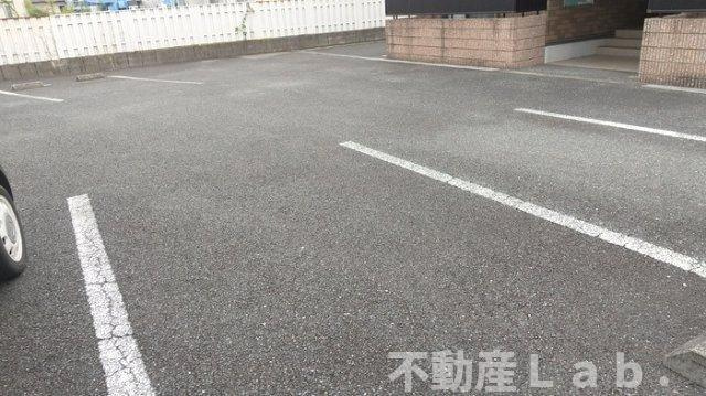 クレールみゆき　A棟の駐車場