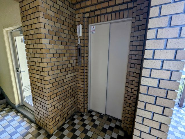 エスポア一社二の玄関