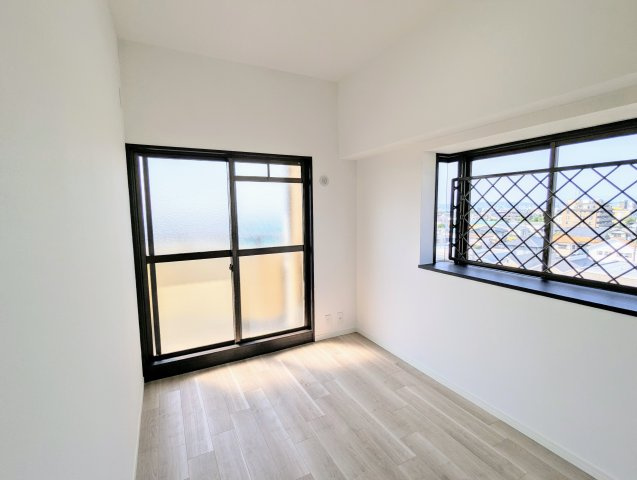 エスポア一社二の洋室