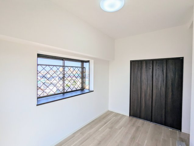 エスポア一社二の洋室