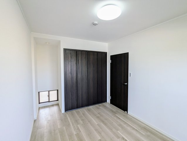 エスポア一社二の洋室