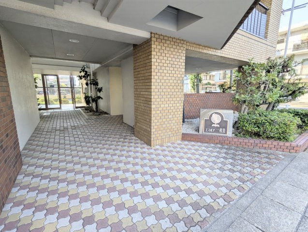 エスポア一社二のエントランス