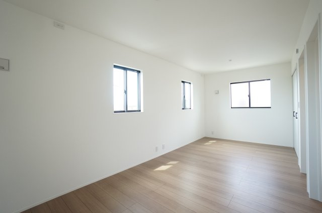 常滑市榎戸町1期　1号棟の洋室|海が見える2階西側洋室は2部屋に分割可能な居室！