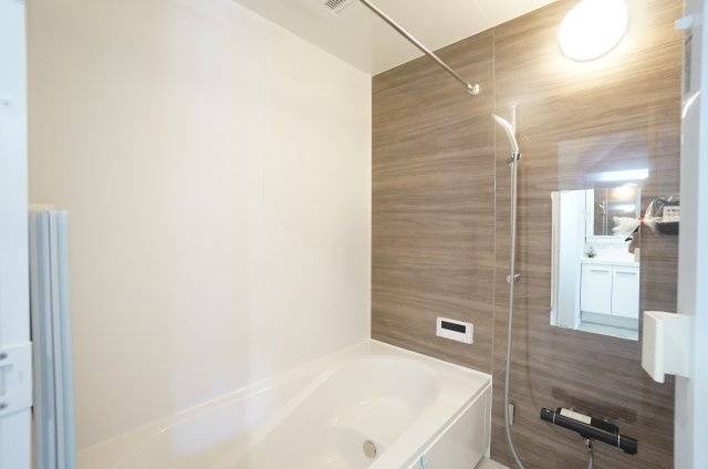 常滑市榎戸町1期　1号棟の浴室|1坪の広さで1日の疲れを癒すくつろぎのバスタイム！浴室乾燥暖房機付きで冬には浴室を暖めることが出来ます。