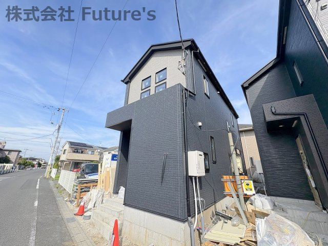 流山市鰭ヶ崎　新築戸建　全2棟　2号棟の外観|スーパーまで1分、コンビニまで4分、ドラッグストアまで7分など暮らしやすい立地です