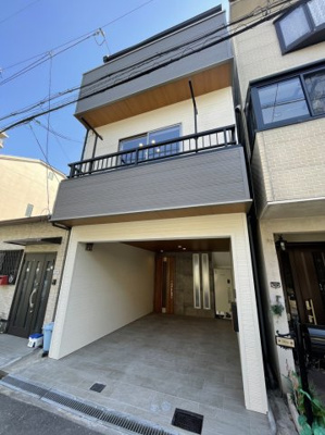 【外観】 | 【弊社売主物件】出口3丁目リノベ戸建 | サイディングを利用し、今時な外観へリノベーション致しました。
窓（サッシ）も交換しておりますので、中古物件には見えません。