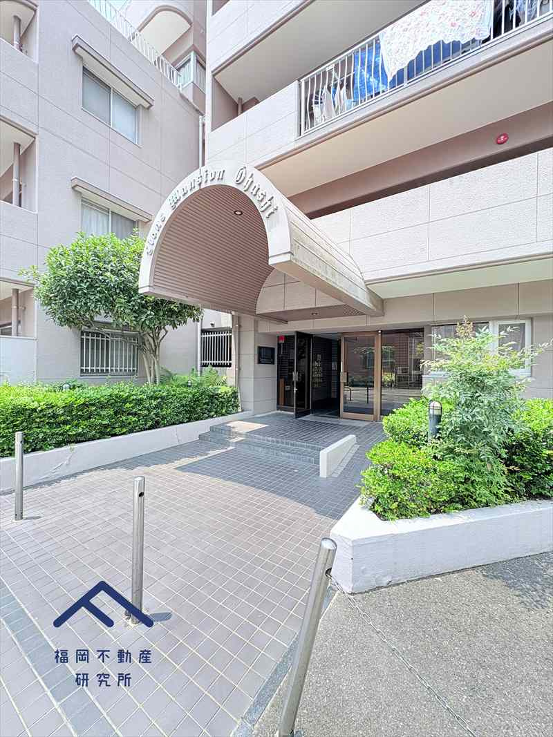 ライオンズマンション大橋のエントランス