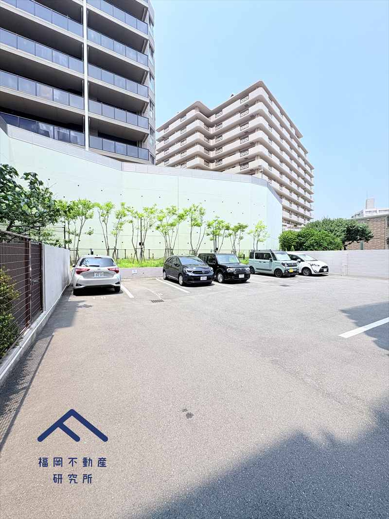 ライオンズマンション大橋の駐車場