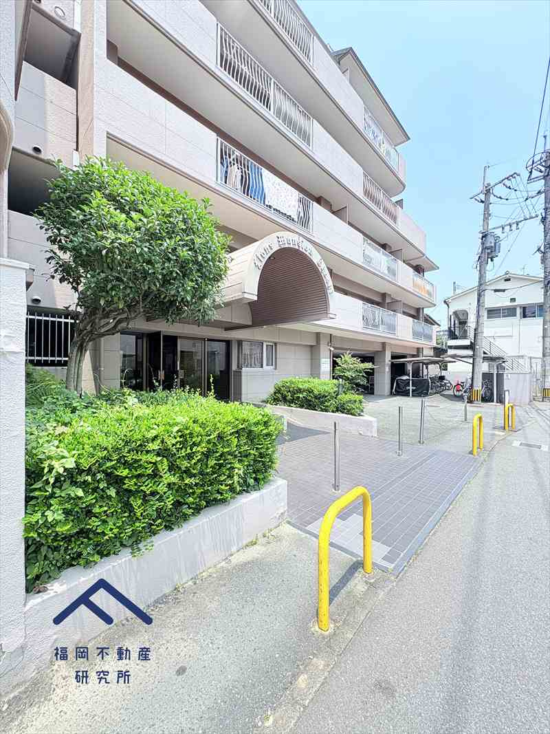 ライオンズマンション大橋のエントランス