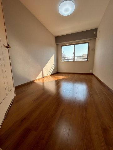 クレアーレ六甲道の洋室