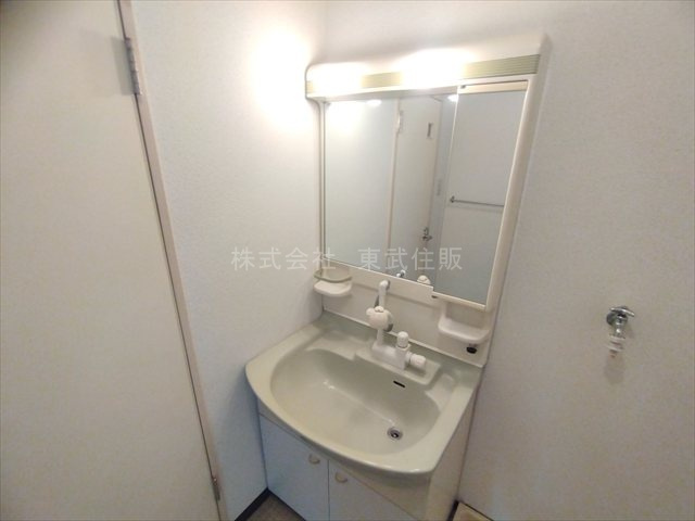 【独立洗面台】 | ラフィーネ川越 | 独立洗面台、小物を置くことができて便利です