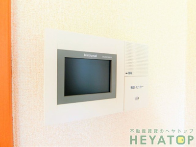 【セキュリティ】 | フェリーチェ | モニター付きドアホンで安心確認（同仕様写真）