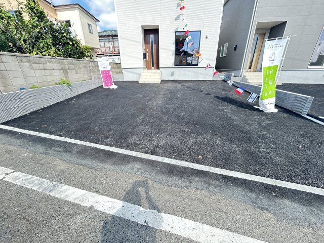 新築　前橋市茂木町第5　クレイドルガーデン　2号棟の駐車場|現地写真　駐車スペースは並列3台分可能です！
