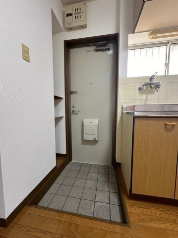 MJハイツ東別府の玄関