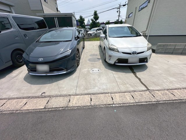 中古戸建　羽島市小熊町島2丁目　令和５年築の駐車場