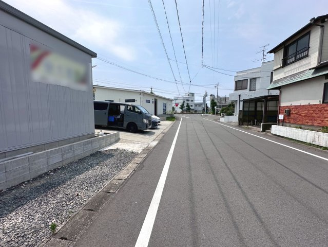 中古戸建　羽島市小熊町島2丁目　令和５年築の前面道路含む現地写真