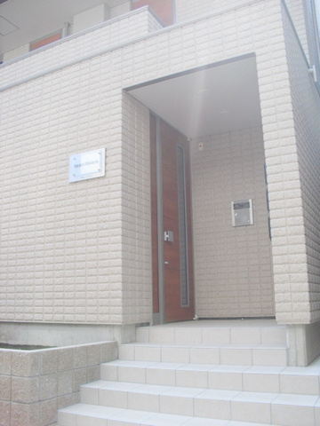 横浜市南区井土ケ谷上町の賃貸マンションのエントランス|オートロック付のマンション