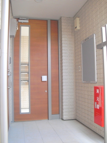 横浜市南区井土ケ谷上町の賃貸マンションのエントランス|共用廊下１階