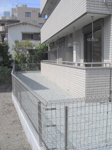 横浜市南区井土ケ谷上町の賃貸マンションの外観