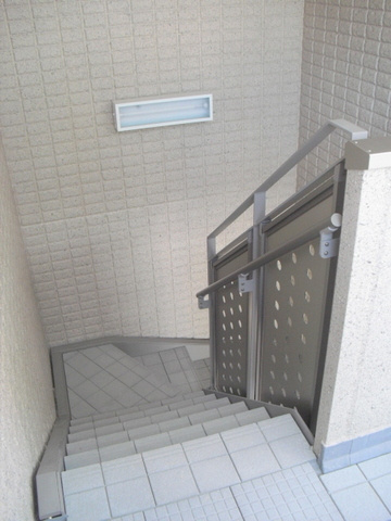 横浜市南区井土ケ谷上町の賃貸マンションのその他共用部分|共用階段