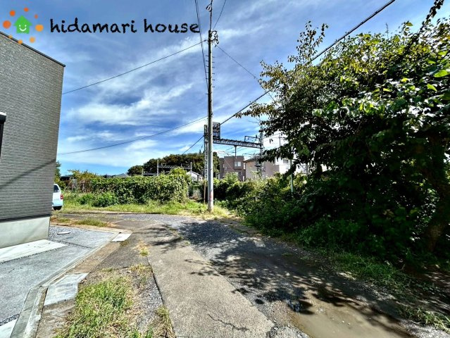 見沼区蓮沼　新築戸建　ミラスモシリーズ01の前面道路含む現地写真