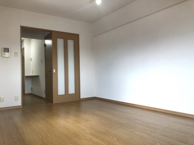 幸マンションの居間・リビング