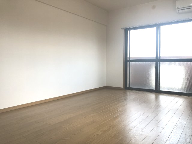 幸マンションの洋室