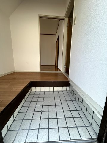 光多アパートの玄関