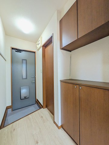 バリュージュAの玄関