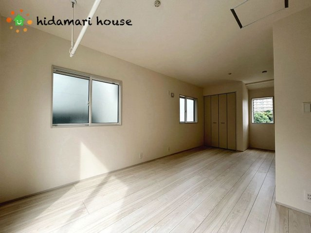 見沼区大谷7期　新築戸建　ブルーミングガーデン01の寝室|２階　主寝室　10.26帖