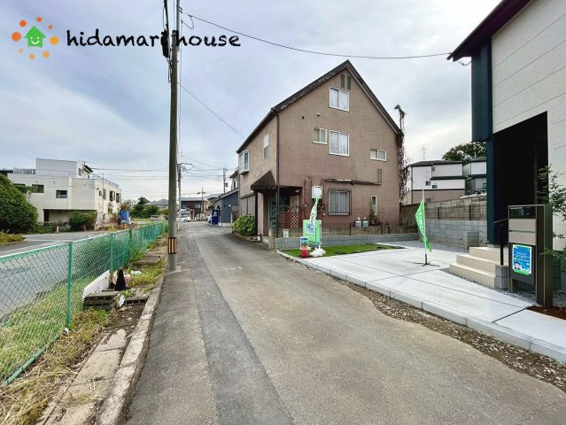 見沼区大谷7期　新築戸建　ブルーミングガーデン01の前面道路含む現地写真