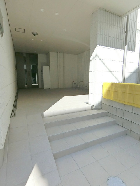 アヴァンス立川のエントランス