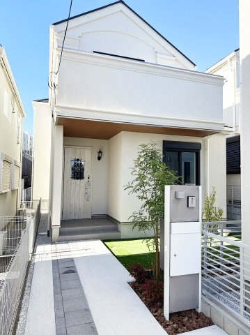 暮らす人をやさしく包み込むくつろぎの家　上白根町に全3棟の邸宅が誕生