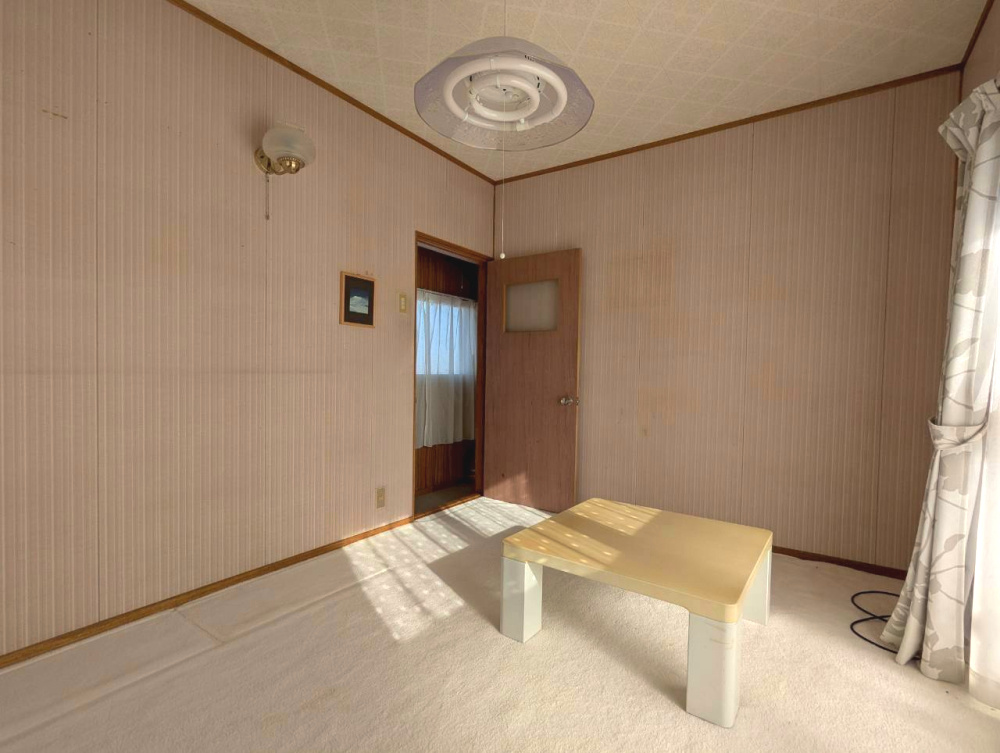 釧路市阿寒町仲町２丁目　中古住宅の洋室