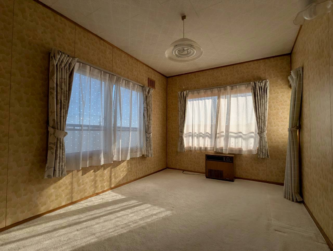 釧路市阿寒町仲町２丁目　中古住宅の前面道路含む現地写真|道道雄別釧路線に面しています