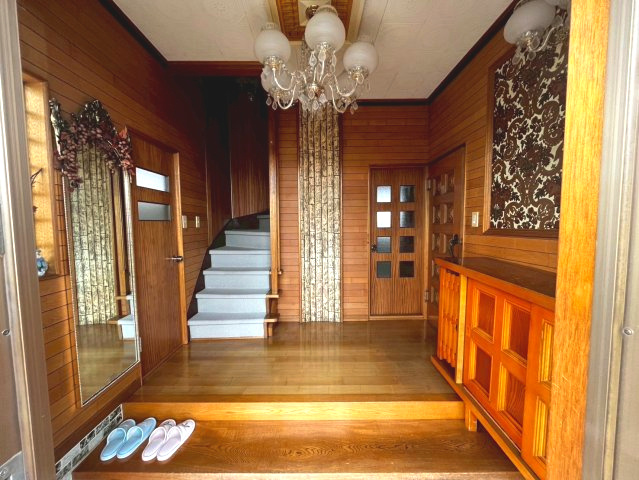 釧路市阿寒町仲町２丁目　中古住宅の居間・リビング