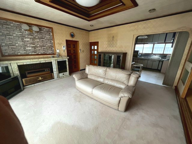 釧路市阿寒町仲町２丁目　中古住宅の居間・リビング