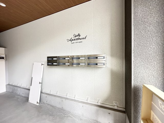 Shelly Apartmentのロビー