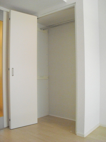 リソ　ステュディオの収納|天井まで高さのある収納