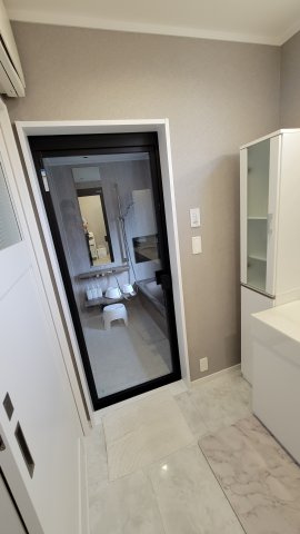 腰越２丁目１３－１７戸建の洗面所