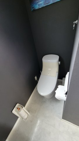 腰越２丁目１３－１７戸建のトイレ