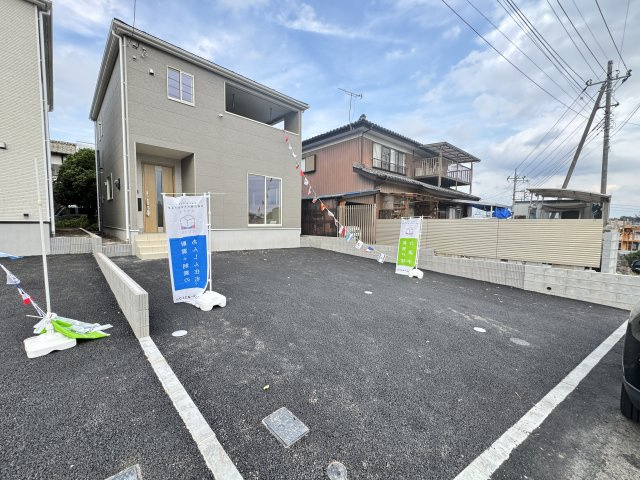 クレイドルガーデン前橋市茂木町第５　１号棟の駐車場|駐車場もキレイに整備されています。並列３台以上駐車可能です！