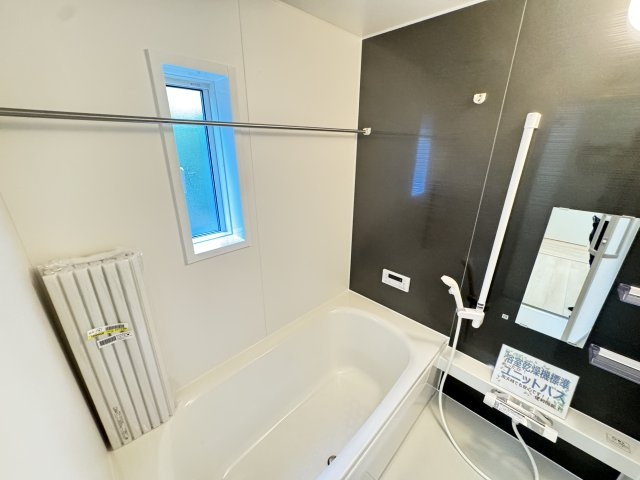 クレイドルガーデン前橋市茂木町第５　１号棟の浴室|１坪タイプのフルオートバスです！
足を延ばして入れる広さなので一日の疲れも癒されますよ♪
室内物干しや浴室乾燥機もあるのでお天気の悪い日にはランドリースペースとしてもご利用できます！