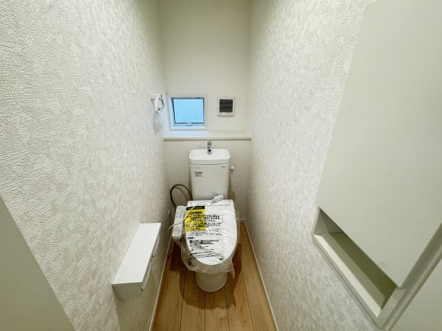 クレイドルガーデン前橋市茂木町第５　１号棟のトイレ|1階トイレです。清潔感のある白を基調としています。
温水洗浄・便座暖房機能の付いた快適なトイレです☆