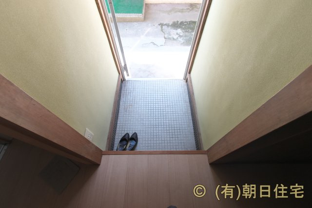 平和荘の玄関
